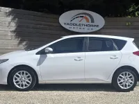 Used Toyota Auris Active 2014 White Hatchback