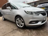 Usado Vauxhall Zafira SRi 2017 Plateado Monovolumen