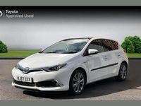 Used Toyota Auris Hybrid 136 HP (100 kW) 2017 Pure white Hatchback