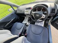 Begagnad Honda Jazz SE 82 HK (60 kW) 2004 Blå Halvkombi