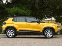 Used Jeep Avenger Altitude 100 HP (73 kW) 2024 Yellow/black SUV