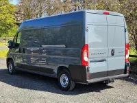 Second-hand Peugeot Boxer 138 CP (101 kW) 2025 Gri Van