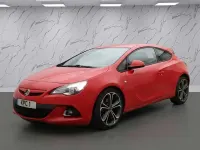 Usado Vauxhall Astra GTC Edition 140 HP (102 kW) 2014 Vermelho Coupé
