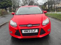 Usado Ford Focus Zetec 125 CV (91 kW) 2013 Rojo Utilitario