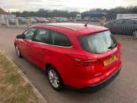 Used Ford Focus Zetec 120 HP (88 kW) 2016 Red Estate