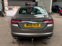 Usado Jaguar XF Portfolio 2010 Cinzento Sedan