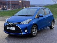Used Toyota Yaris 99 HP (72 kW) 2015 Blue Hatchback