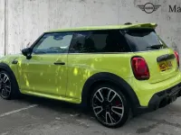 Begagnad Mini John Cooper Works Premium Plus 231 HK (169 kW) 2024 Gul Halvkombi