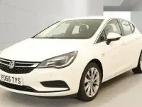 Used Vauxhall Astra 105 HP (77 kW) 2016 White Hatchback