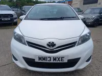 Used Toyota Yaris 101 HP (74 kW) 2013 White Hatchback