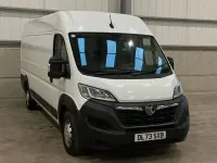 Begagnad Vauxhall Movano 140 HK (102 kW) 2023 Vit