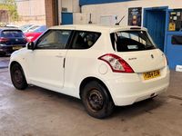 Usado Suzuki Swift 94 HP (69 kW) 2014 Branco Citadino