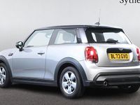 Usado Mini Cooper Classic 134 HP (98 kW) 2023 Prateado Citadino