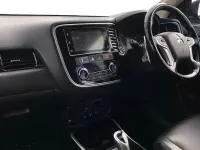 Usado Mitsubishi Outlander P-HEV 203 HP (149 kW) 2018 Cinzento Carrinha