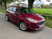 Begagnad Ford Fiesta Titanium 2013 Röd Halvkombi