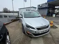 Usado Peugeot 308 Allure 120 CV (88 kW) 2016 Plateado Utilitario