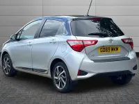 Usado Toyota Yaris 111 HP (81 kW) 2020 Prateado Citadino