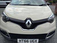 Used Renault Captur Dynamique 90 HP (66 kW) 2017 Cream/black SUV