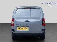 Używany Peugeot Partner S 101 KM (74 kW) 2024 Szary Minivan