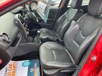 Used Renault Clio IV Dynamique 90 HP (66 kW) 2017 Red Hatchback