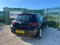 Begagnad Vauxhall Astra SRi 2012 Svart Halvkombi