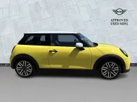 Used Mini Cooper Hatch 154 HP (113 kW) 2024 Yellow Hatchback