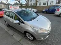 Usado Ford Fiesta Zetec 96 HP (70 kW) 2012 Prateado Citadino