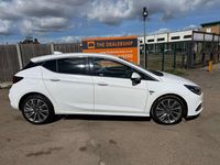 Used Vauxhall Astra Elite 160 HP (117 kW) 2017 White Hatchback