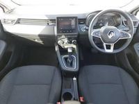 Used Renault Clio V Evolution 145 HP (106 kW) 2022 White Hatchback