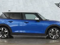 Używany Mini Cooper Hatch 113 kW (154 KM) 2025 Niebieski Hatchback