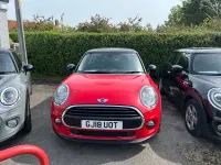 Usado Mini Cooper Hatch 2018 Rojo Utilitario