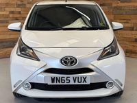 Gebraucht Toyota Aygo X-pure 69 PS (50 kW) 2015 Weiß Kleinwagen
