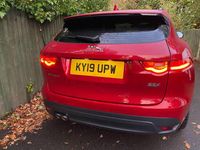 Usado Jaguar F-Pace R-Sport 180 HP (132 kW) 2019 Vermelho SUV