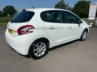 Used Peugeot 208 Active 2014 White Hatchback