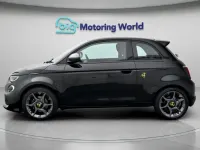 Begagnad Abarth 500e 114 kW (155 HK) 2024 Svart Halvkombi