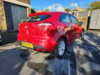 Begagnad Kia Rio 85 HK (62 kW) 2013 Röd Halvkombi