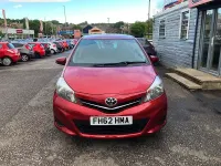 Używany Toyota Yaris 99 KM (72 kW) 2012 Czerwony Hatchback