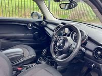 Begagnad Mini Cooper Classic 2019 Blå Halvkombi