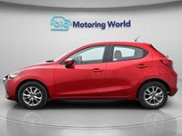 Begagnad Mazda 2 75 HK (55 kW) 2023 Röd Halvkombi