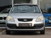 Begagnad Kia Rio 97 HK (71 kW) 2006 Silver Halvkombi