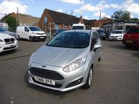 Usado Ford Fiesta Zetec 2016 Prateado Citadino