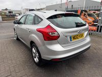 Begagnad Ford Focus Zetec 115 HK (84 kW) 2012 Silver Halvkombi