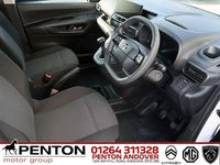 Used Vauxhall Combo S 100 HP (73 kW) 2024 White MPV