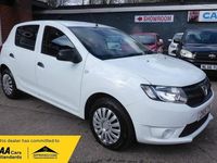 Used Dacia Sandero Ambiance 90 HP (66 kW) 2015 White Hatchback