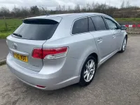 Gebraucht Toyota Avensis 147 PS (108 kW) 2010 Silber Kombi