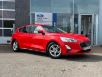 Begagnad Ford Focus Zetec 2019 Röd Halvkombi