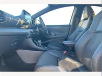 Used Toyota Yaris Hybrid 116 HP (85 kW) 2021 Pure white Hatchback