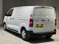 Used Vauxhall Vivaro S 120 HP (88 kW) 2022 White MPV