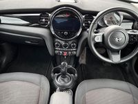 Used Mini Cooper Classic 134 HP (98 kW) 2021 White Hatchback