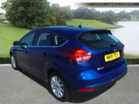 Gebraucht Ford Focus Titanium 125 PS (91 kW) 2018 Blau Kleinwagen